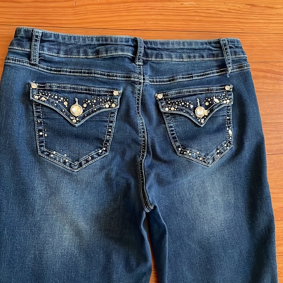 EST. 1946 Contemporary Capri Jeans - Picture 7 of 10